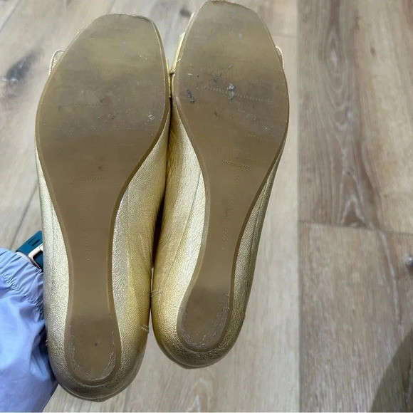 Stuart Weitzman Women's Gold Young Buck Peep Toe Leather Flats Size 7 1/2 GUC - Picture 12 of 12